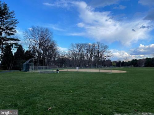 3653 Warfield Dr, Huntingdon Valley PA 19006-3423 exterior