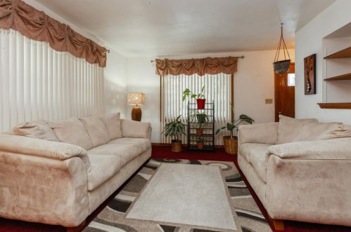 4062 67th St, Milwaukee, WI 53216-1105