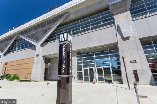 7308 Aynsley Ln, Mc Lean VA 22102-2931 exterior