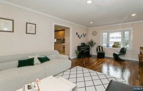 94 Wells Ct, Demarest NJ  07627-2124 exterior