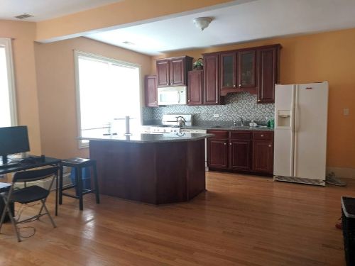 6315 Artesian Ave, Chicago, IL 60659-1936