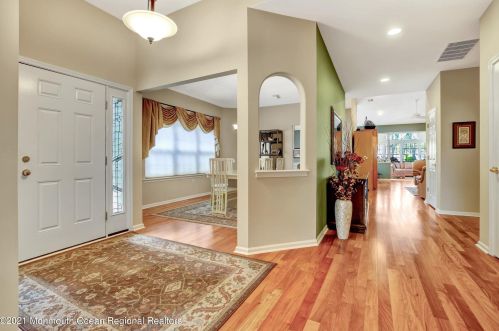 28 Cypress Point Ln, Jackson Twp, NJ 08527-4017