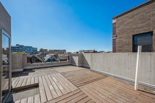 1249 Bosworth Ave, Chicago IL 60642-8023 exterior