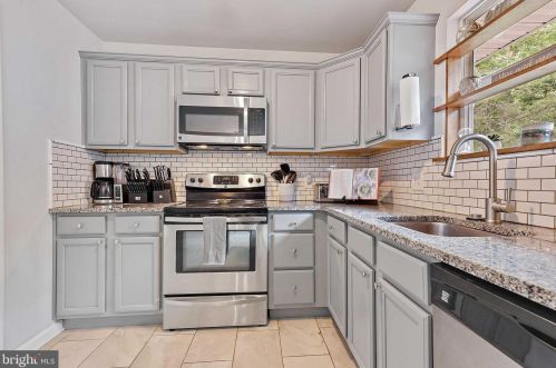 339 Beaghan Dr, Glen Burnie MD 21060-8226 exterior