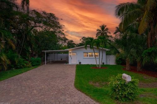 2549 Ter, Naples FL 34104-4322 exterior