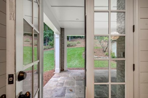 4200 Glengary Dr, Atlanta GA  30342-3508 exterior