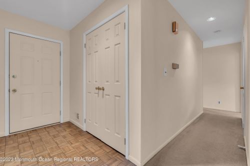 71 Harding Rd, East Freehold NJ 07728-5446 exterior