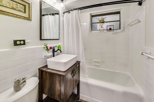 6878 Lehigh Ave, Chicago IL  60646-1406 exterior