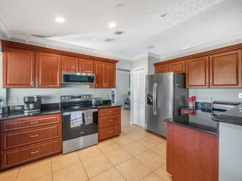 4800 Eagle Dr, Fort Pierce FL 34951-2371 exterior