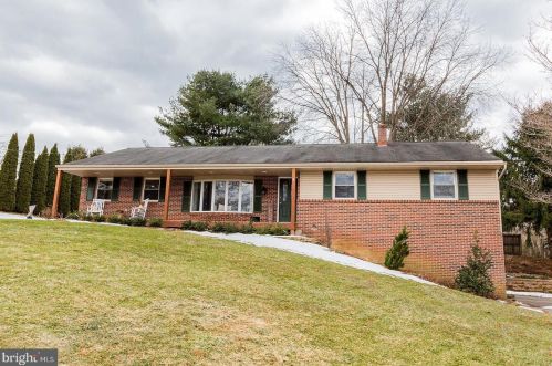 2090 Hollinger Rd, Lancaster, PA 17602-4731