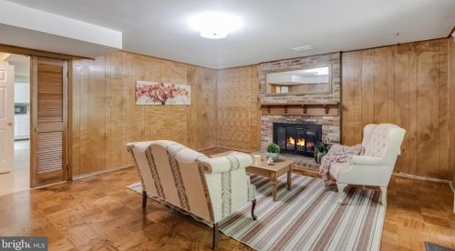 8717 Liberty Ln, Rockville MD 20854-3638 exterior