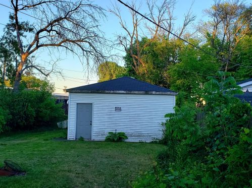 661 Martin Luther King Jr Ave, Waukegan IL 60085-7546 exterior