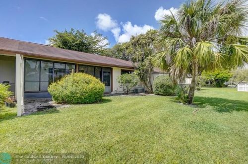 3 Mayfair Ln, Boynton Beach FL 33426-7717 exterior