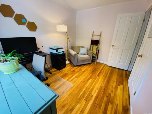 35 Lieper St, Huntington Station NY 11746-3836 exterior