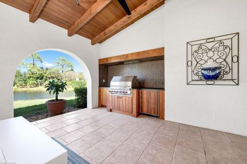 16639 Cortona Ln, Naples FL 34110-3261 exterior