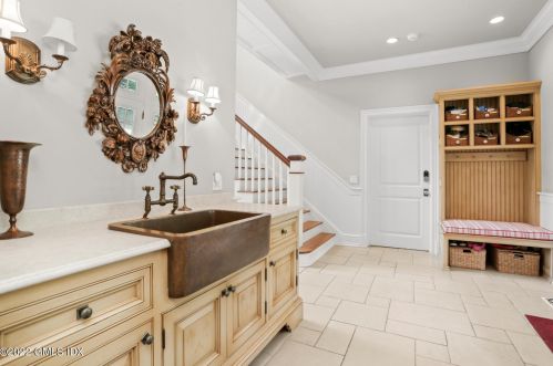 59 Mooreland Rd, Greenwich CT 06831-2645 exterior