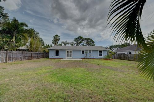 1198 Empire St, Fort Pierce FL 34983-2468 exterior