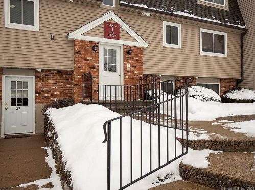 38 Evergreene, Wallingford CT  06492-2975 exterior