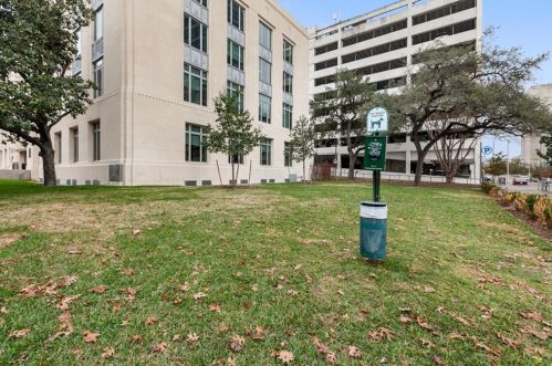 710 Colorado St, Austin TX 78701-3065 exterior