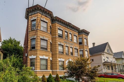 31 Dwight St, New Britain, CT 06051-2314