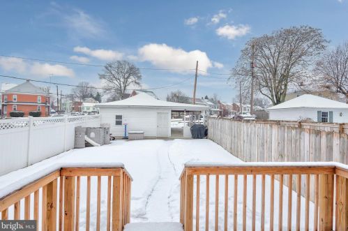 373 High St, Hanover PA 17331-3922 exterior