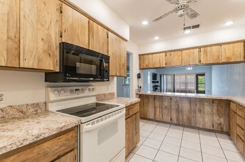 7739 Radcliffe Cir, Port Richey FL 34668-5937 exterior