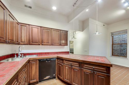 1112 Damen Ave, Chicago IL 60622 exterior