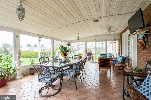 302 Welsh Rd, Huntingdon Valley PA 19006-6425 exterior