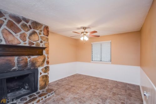 1912 Singer Way, Lithonia GA  30058-5535 exterior