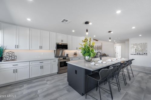 11617 37th Pl, Phoenix AZ  85028-2130 exterior