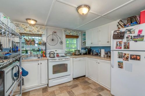 25 Maple St, Concord NH  03301-4201 exterior