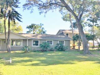 2627 Clark Rd, Tampa, FL 33618-2303