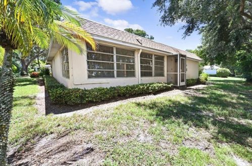 225 Yorkshire Ct, Naples FL 34112-0228 exterior