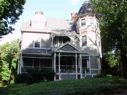 44 Putnam St, Newton MA  02465-2433 exterior