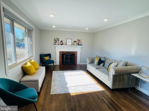 6630 Kings Hwy, Alexandria VA  22306-1501 exterior