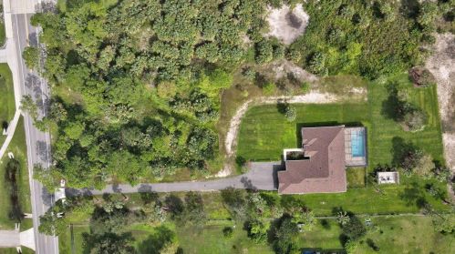 870 8 St, Naples FL 34120-0411 exterior