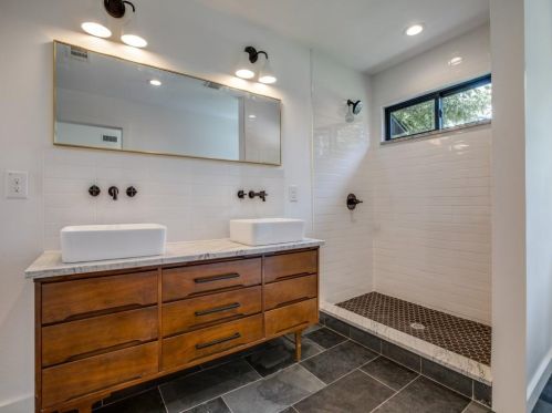 570 Hambrick Rd, Dallas TX  75218-1745 exterior