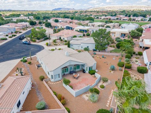 594 Mickelson Ln, Green Valley AZ 85614-5749 exterior