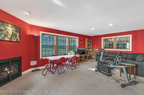 41 Marlpit Pl, Middletown NJ 07748-2028 exterior