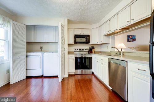 8311 Claremont Wood Dr, Alexandria VA 22309-1895 exterior