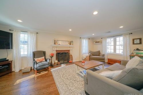 671 Frst St, Hartford CT 06118-2041 exterior