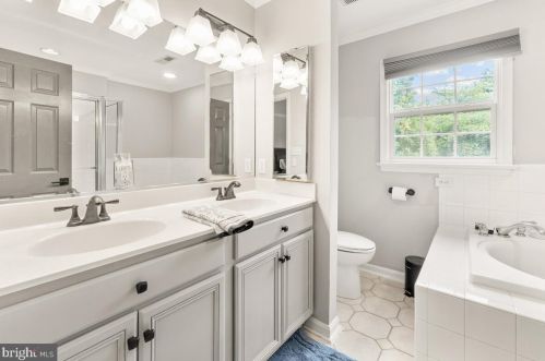 7327 Coventry Dr, Middletown MD 21769-6636 exterior