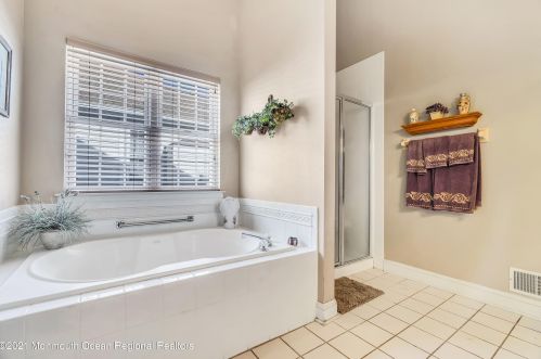 25 Cypress Pt Ln, Jackson Twp NJ 08527-4016 exterior