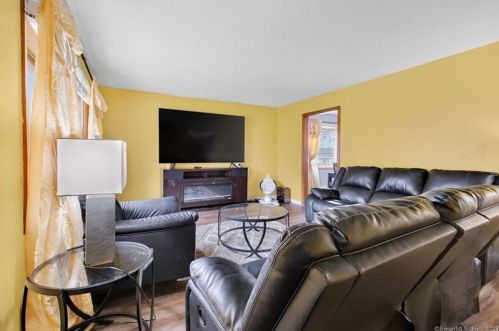 156 Avery St, Manchester CT 06042-1756 exterior