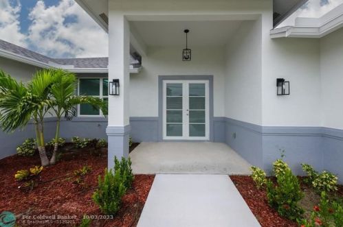 2470 Webster Ln, Fort Pierce FL 34953-5751 exterior