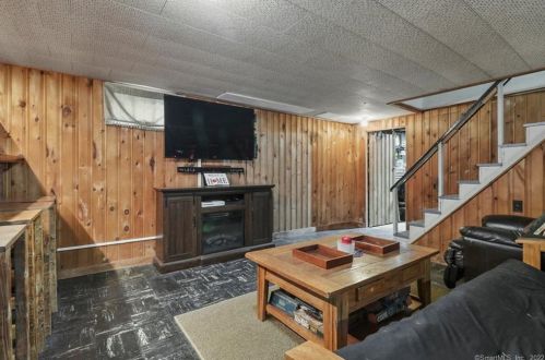 12 Francis Ave, Enfield CT 06082-2410 exterior