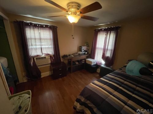 4 Columbus Ave, Edison NJ 08817-5240 exterior