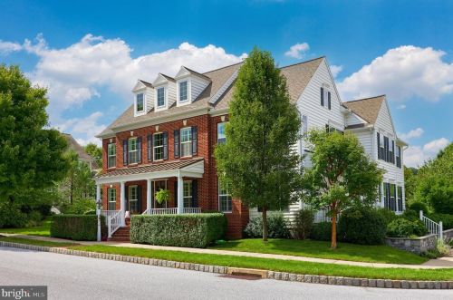 1326 Banner Dr, Lancaster, PA 17601-4574