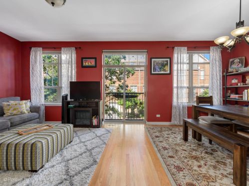 3259 Anchor Dr, Chicago, IL 60618-6140