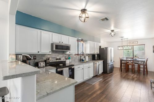 3272 Alexanderwood Dr, Tucson AZ 85746-1081 exterior